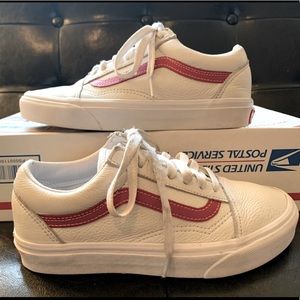 ✨✨✨ IN SEARCH OF VANS OLD SKOOL WHITE LEATHER W/RED STRIPE ✨✨✨